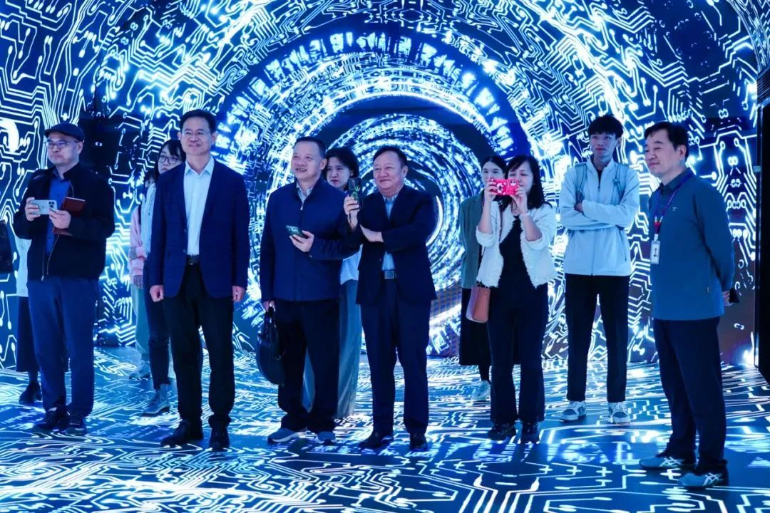 2024120602 国家广电总局生长研究中心一行赴优发国际励丰文化调研指导