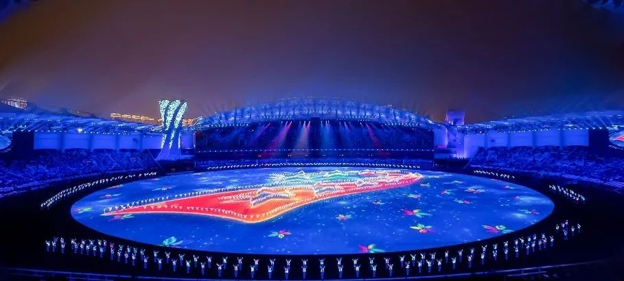 优发国际董事长李军受邀出席华中科技大学第十六届企业家论坛，，，并发演出讲