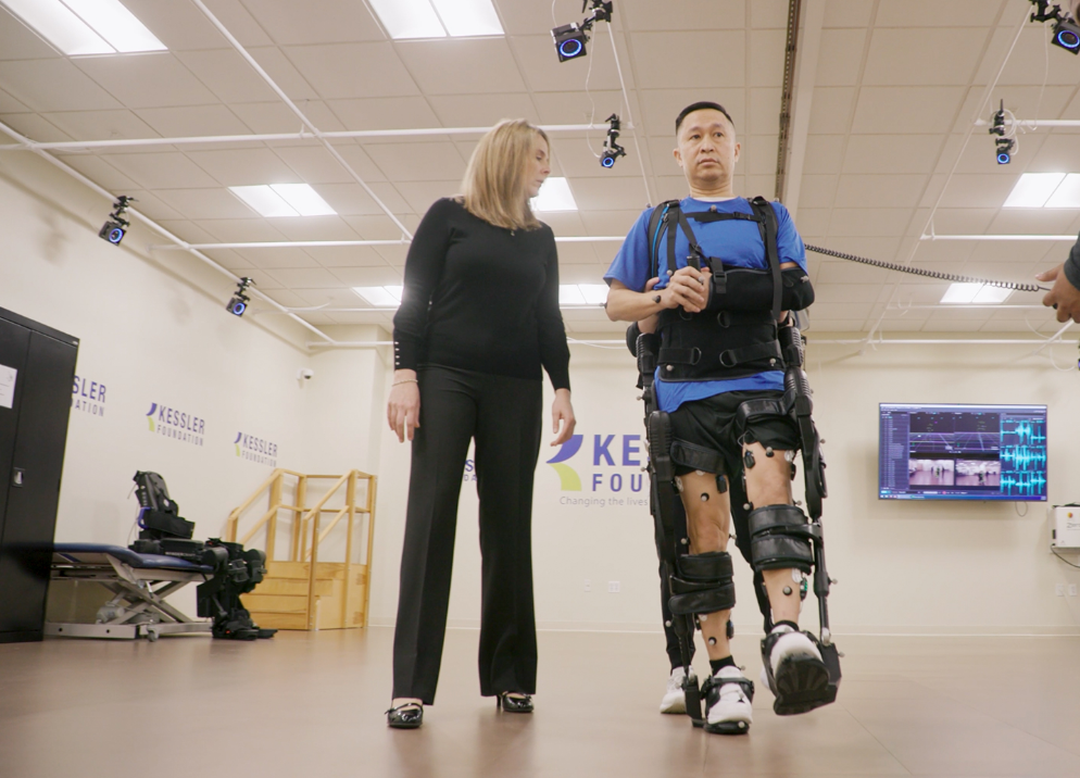 外骨骼机械人让行动障碍者直立行走，，，优发国际·虚拟动点OptiTrack助力人类突破能力界线