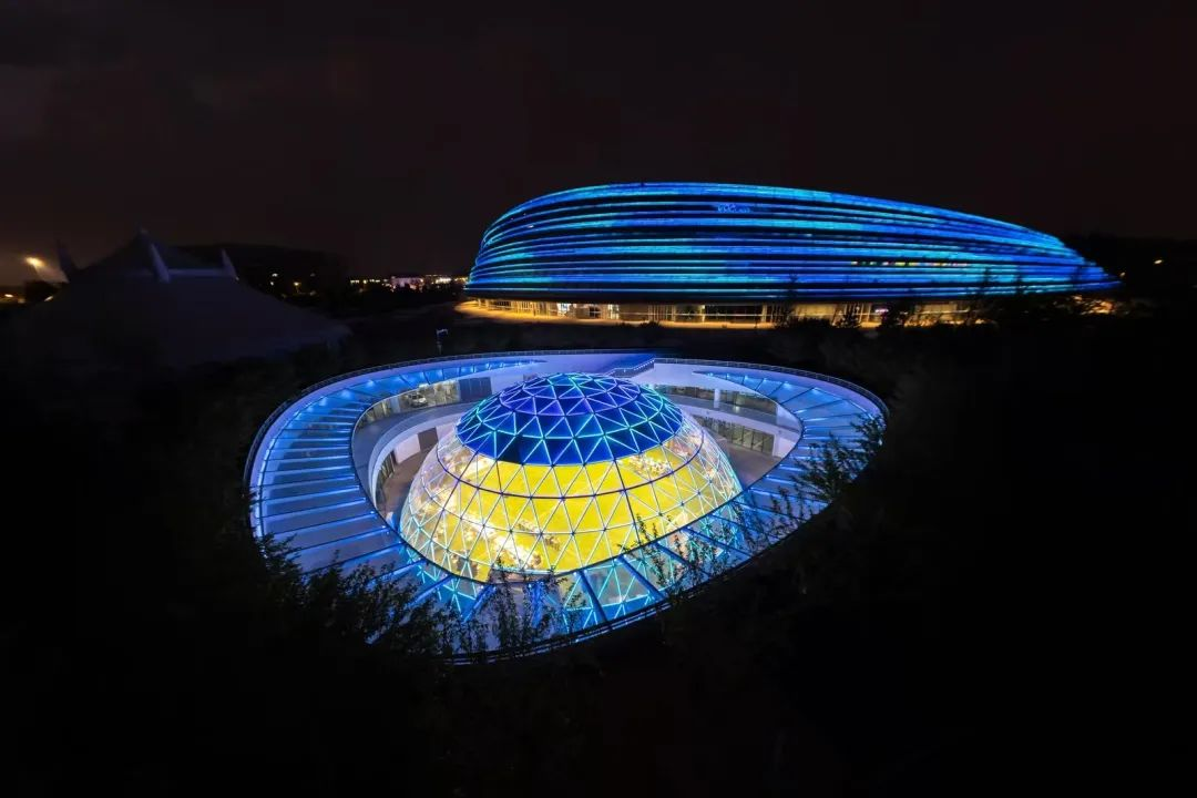 全球首个，，，正式启用！优发国际LED炫彩点亮“熊猫眼”